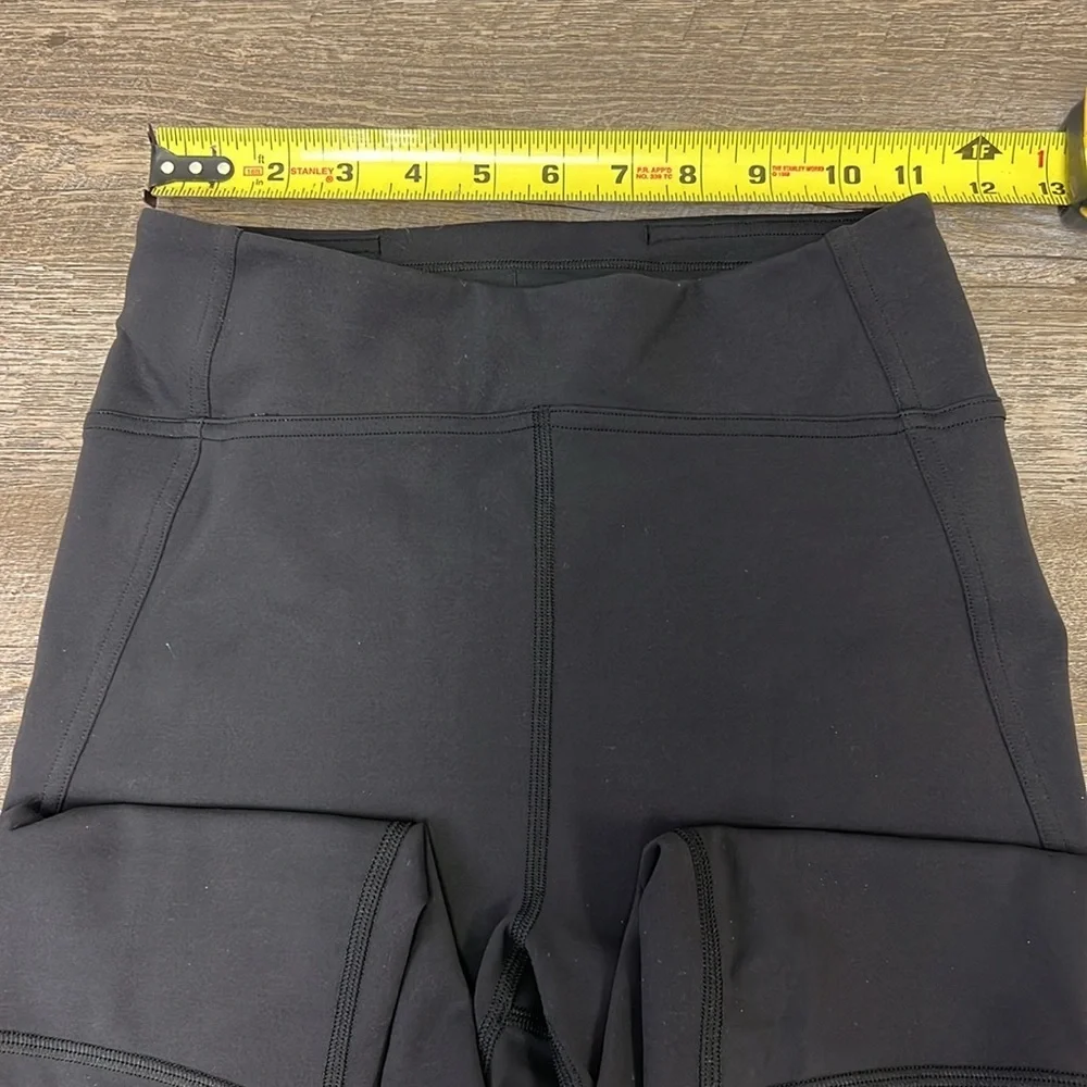 Lululemon Vented Knee High Rise Leggings Size 6